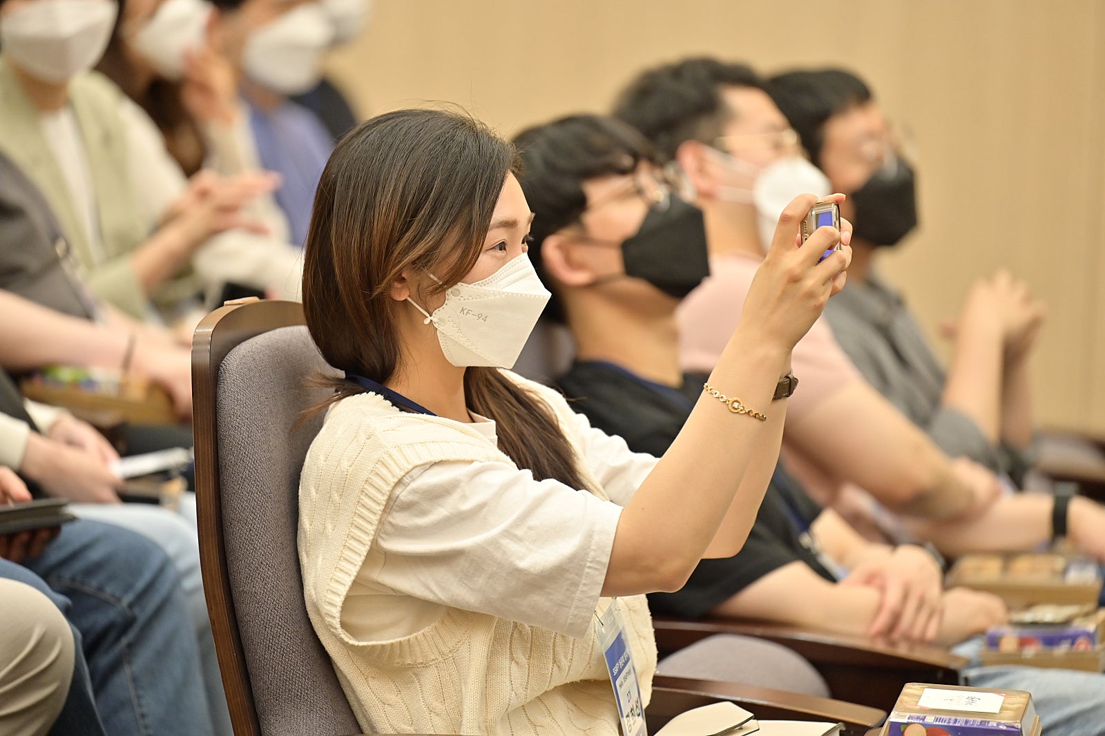 동기들과 함께 보는 추억 영상