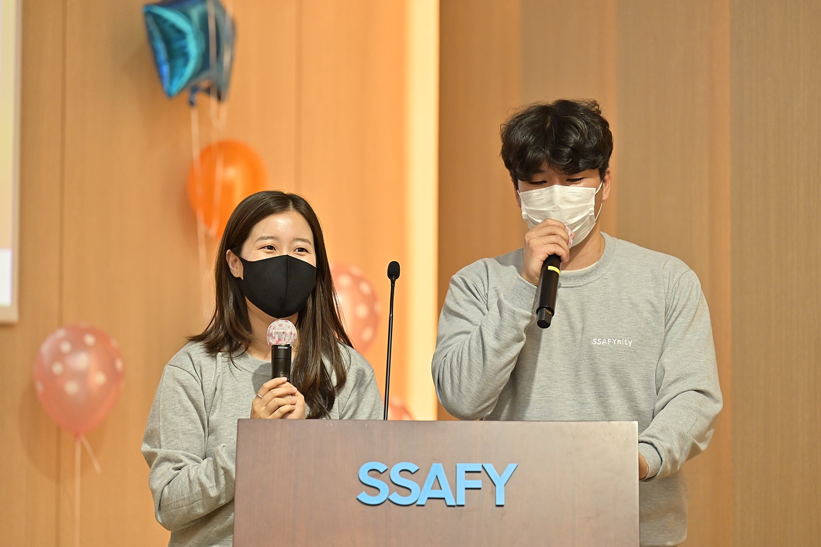 퀴즈쇼 진행 장면