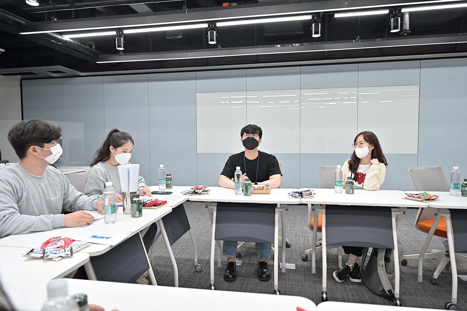 서로에 대해 질문하는 시간 6